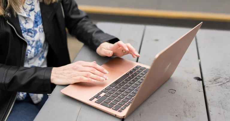 Read more about the article 6 Marketing Tasks You Can Outsource to a Virtual Assistant